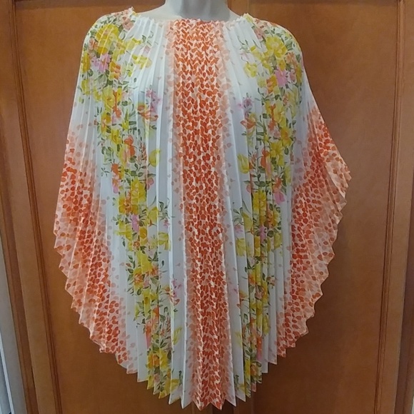 Tops - Cute accordion top Tops - Cute accordion top